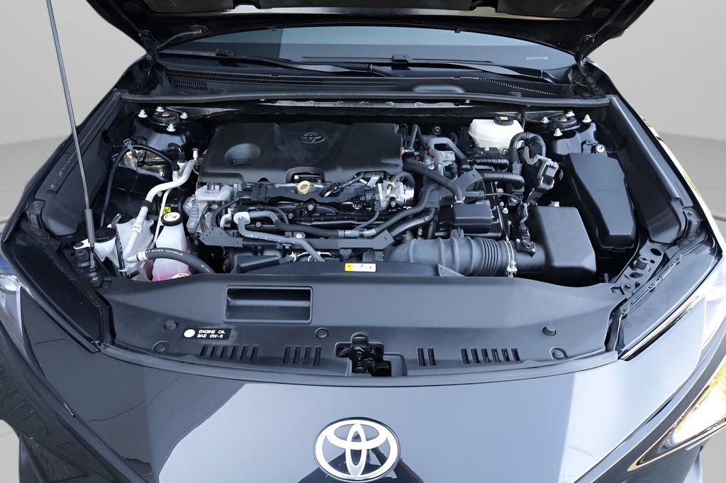 Used 2025 Toyota Camry SE FWD image 9