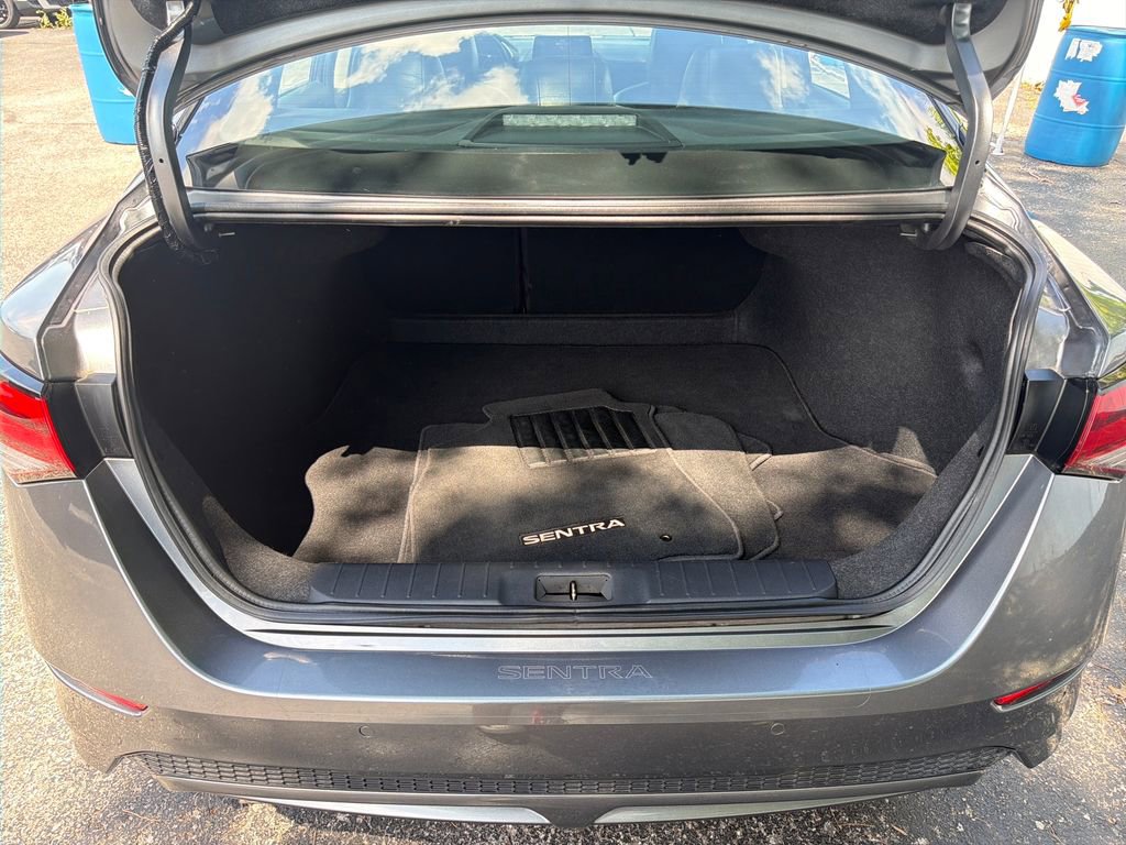 Used 2023 Nissan Sentra SR w/ SR Premium Package FWD image 44