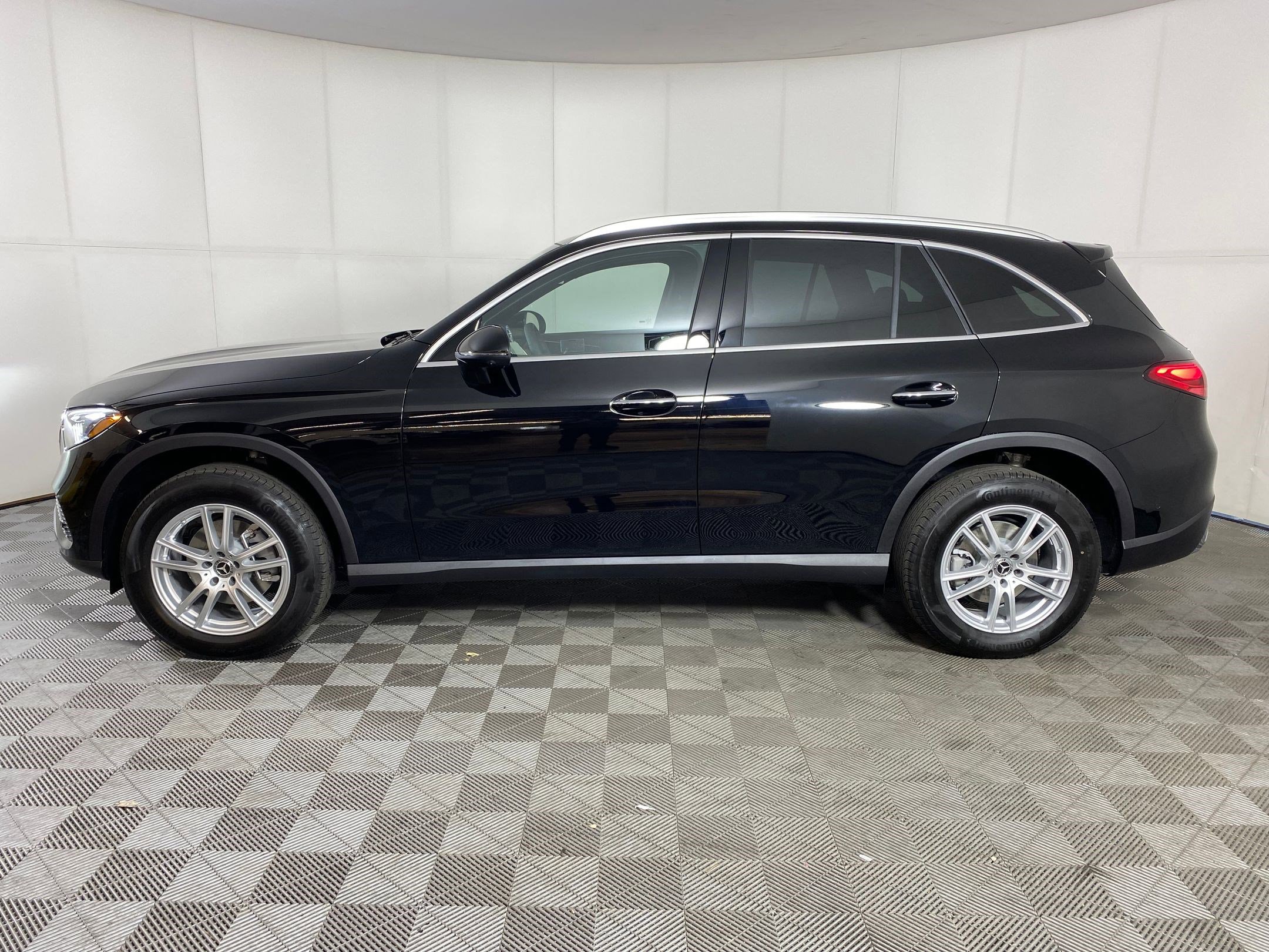 Used 2026 Mercedes-Benz GLC 300 4MATIC image 2