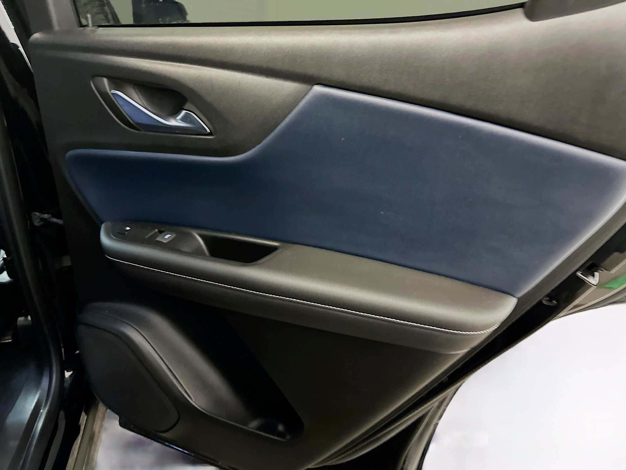 Used 2023 Chevrolet Blazer RS w/ Enhanced Convenience Package image 32