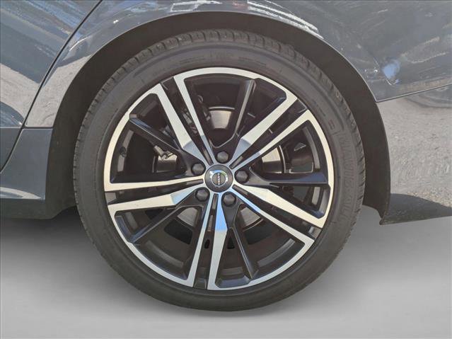 Used 2019 Volvo S60 T5 R-Design image 17