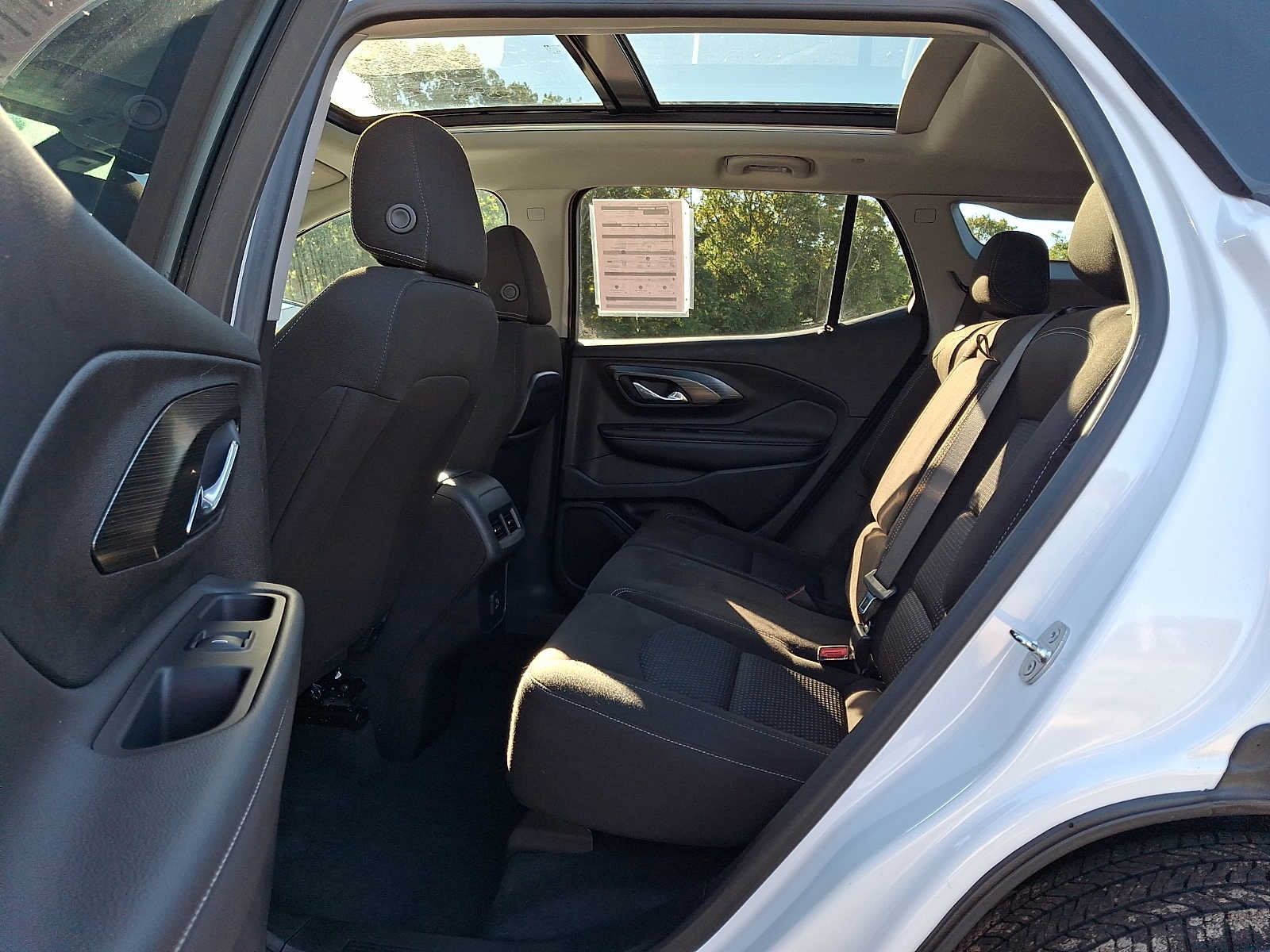 Used 2023 GMC Terrain SLE w/ Driver Convenience Package AWD/4WD image 10
