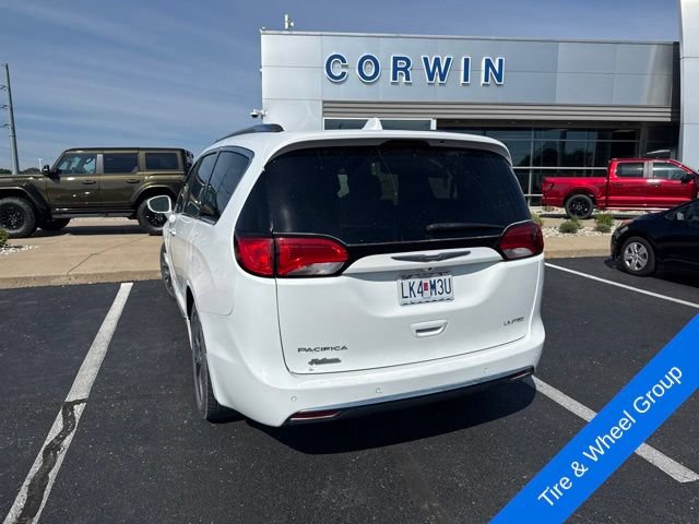 Used 2017 Chrysler Pacifica Limited FWD image 6