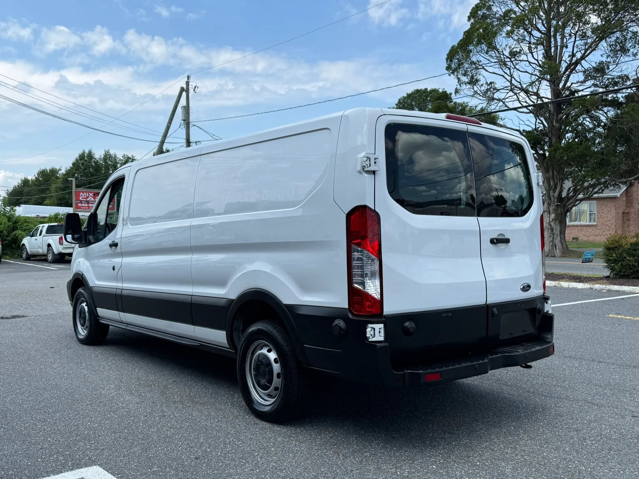 Used 2019 Ford Transit 250 148 Low Roof RWD image 10