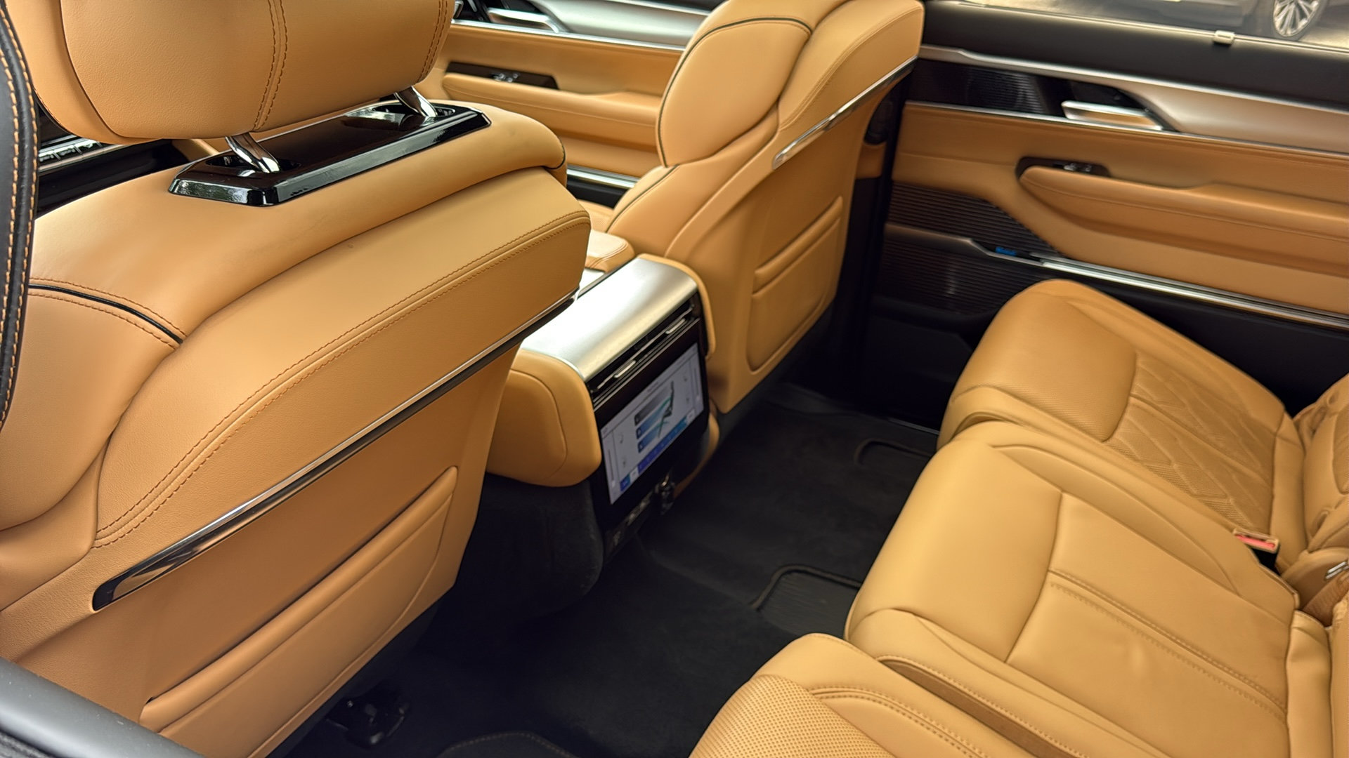 Used 2023 Jeep Grand Wagoneer Series III AWD/4WD image 30