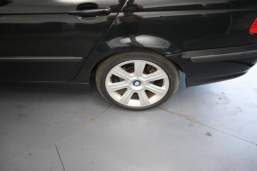 Used 2002 BMW 325i Sedan RWD image 15