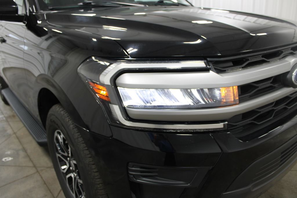 Used 2024 Ford Expedition XLT image 12