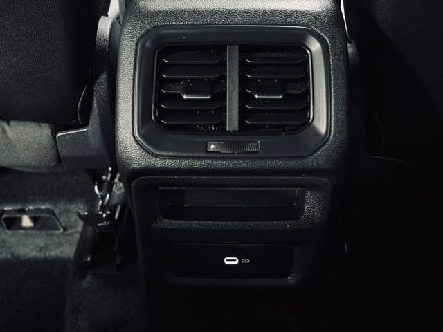 Used 2022 Volkswagen Taos SE w/ Driver Assistance Package AWD/4WD image 19