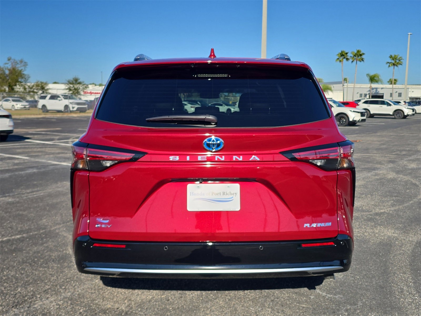 Used 2025 Toyota Sienna Platinum image 4