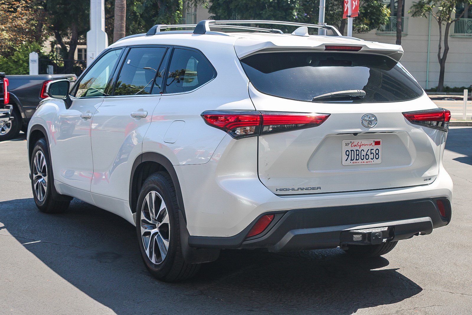Used 2022 Toyota Highlander XLE FWD image 7