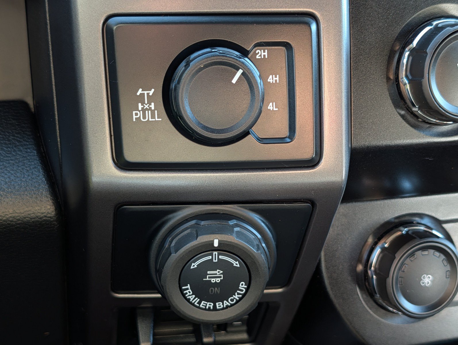 Used 2020 Ford F150 XLT w/ Equipment Group 302A Luxury AWD/4WD image 27