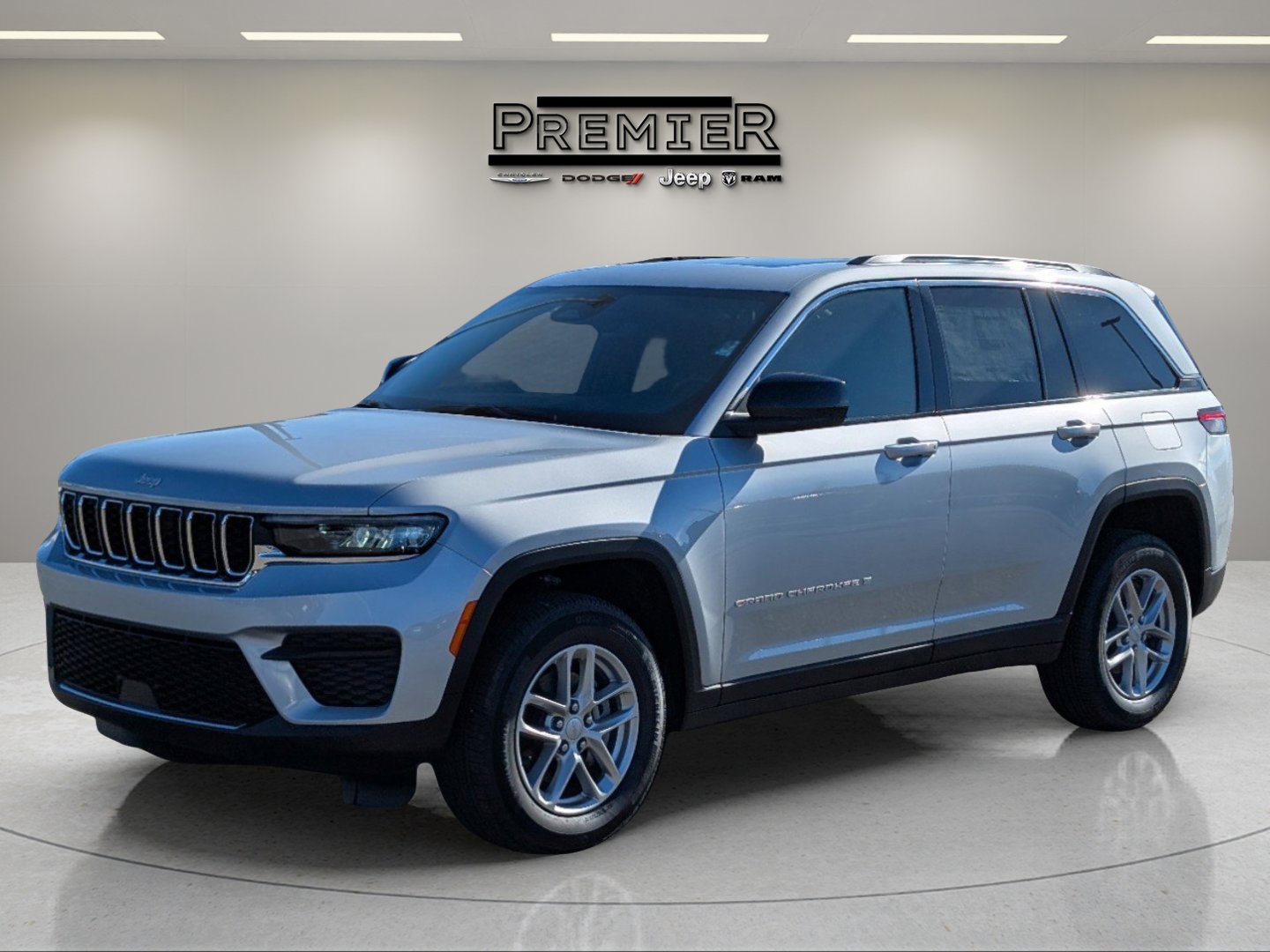 New 2024 Jeep Grand Cherokee Laredo X w/ Luxury Tech Group I image 1