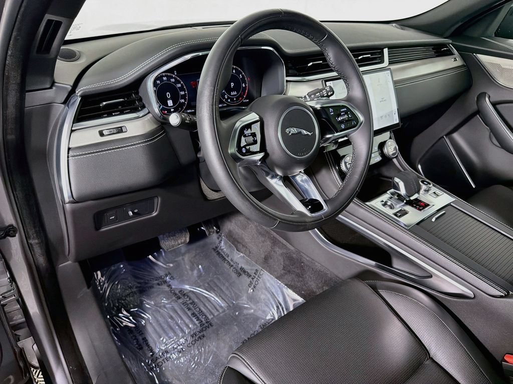 Certified 2025 Jaguar F-PACE R-Dynamic S AWD/4WD image 9