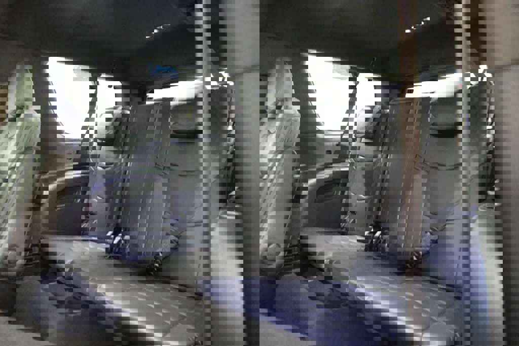 Used 2020 Cadillac Escalade ESV Platinum image 24