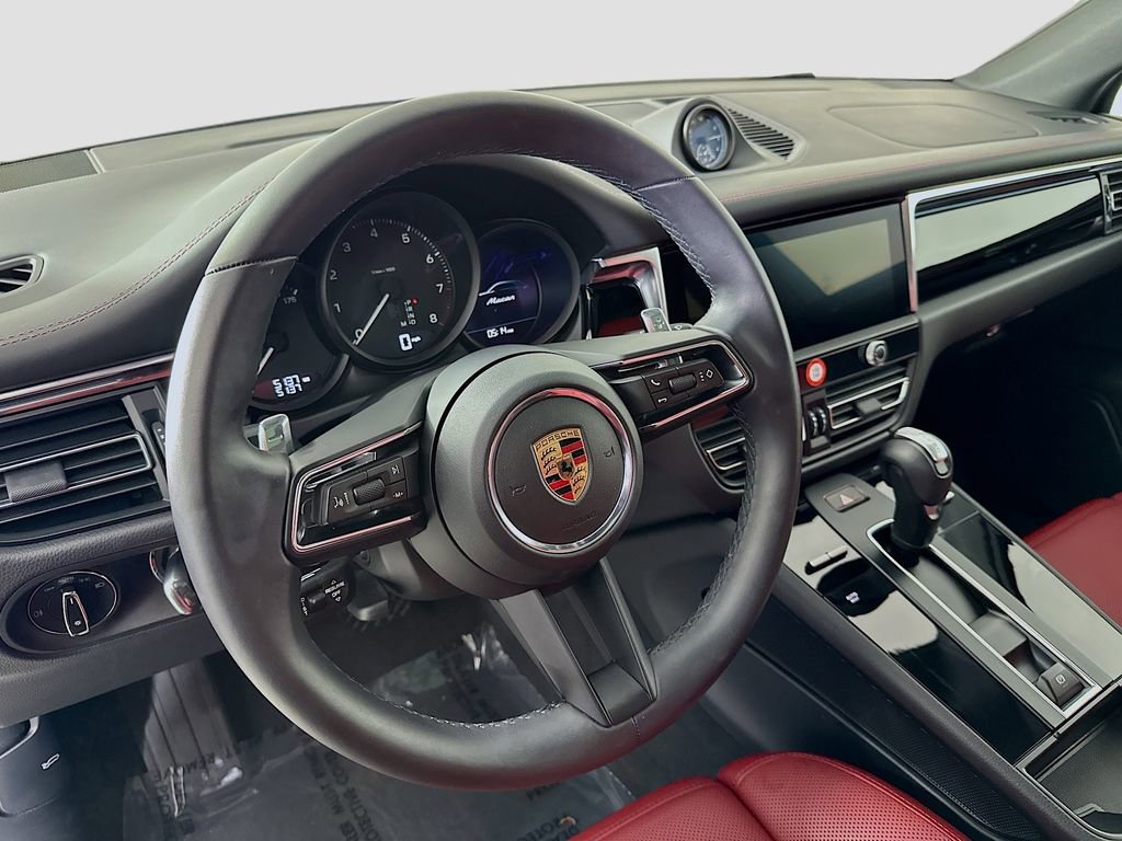 Certified 2026 Porsche Macan AWD/4WD image 12