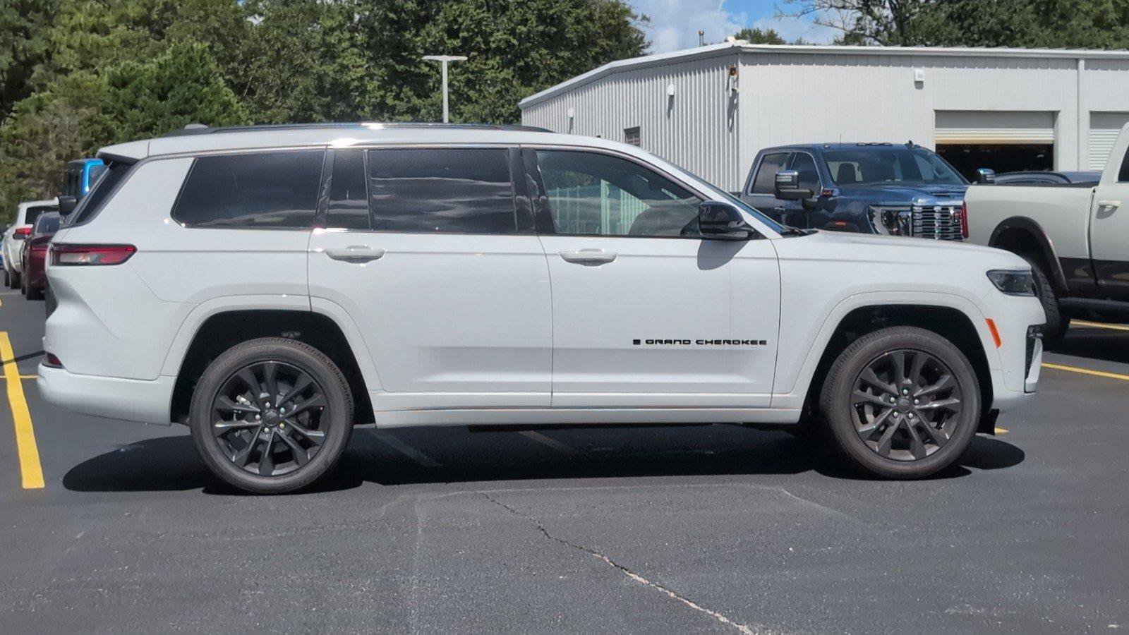 New 2026 Jeep Grand Cherokee L Limited AWD/4WD image 7
