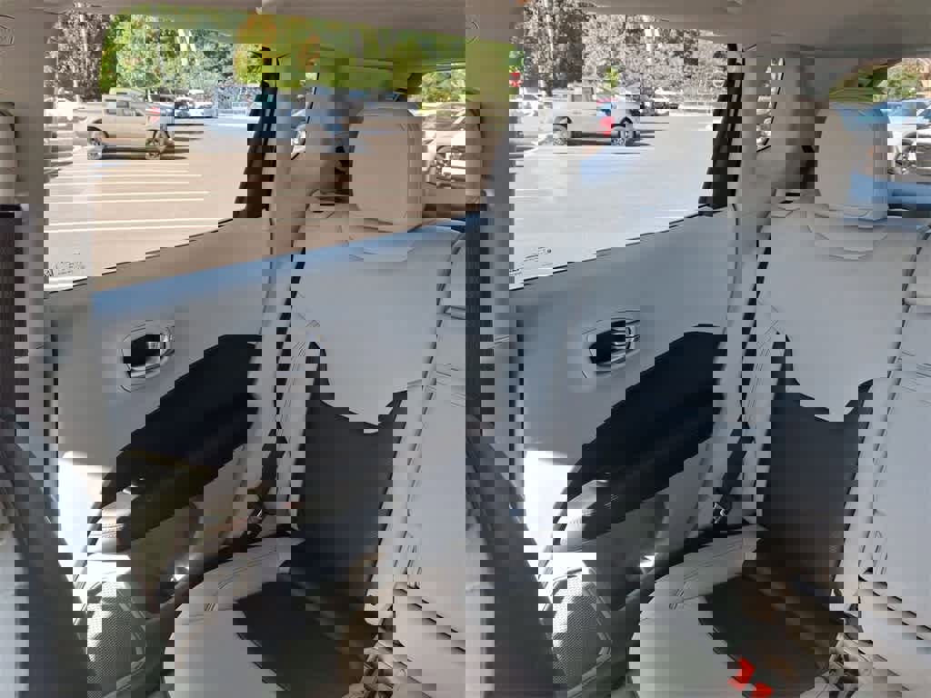 Used 2018 Jeep Compass Limited w/ Navigation Group image 12