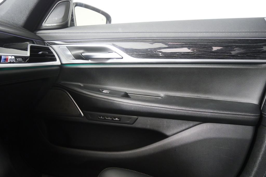 Used 2019 BMW 740i w/ M Sport Package image 25