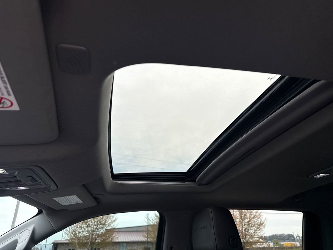 Used 2021 GMC Sierra 2500 Denali w/ Denali Black Diamond Edition AWD/4WD image 25