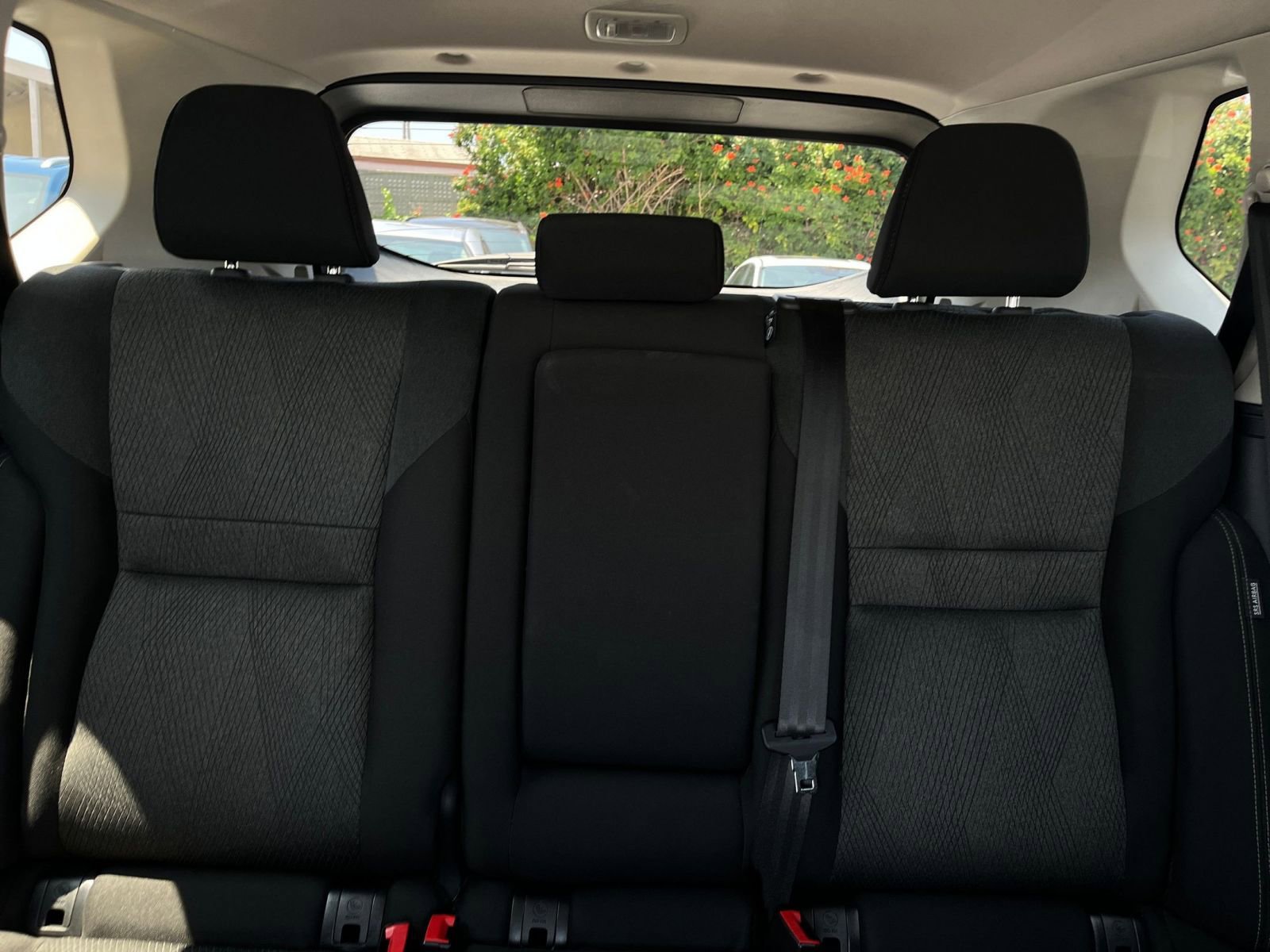 Used 2025 Nissan Rogue SV FWD image 40