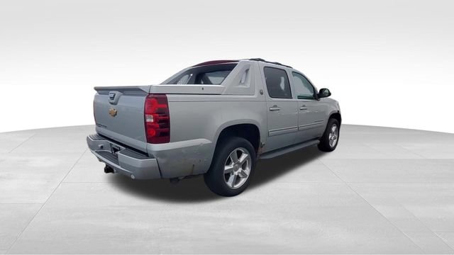 Used 2013 Chevrolet Avalanche LT image 8