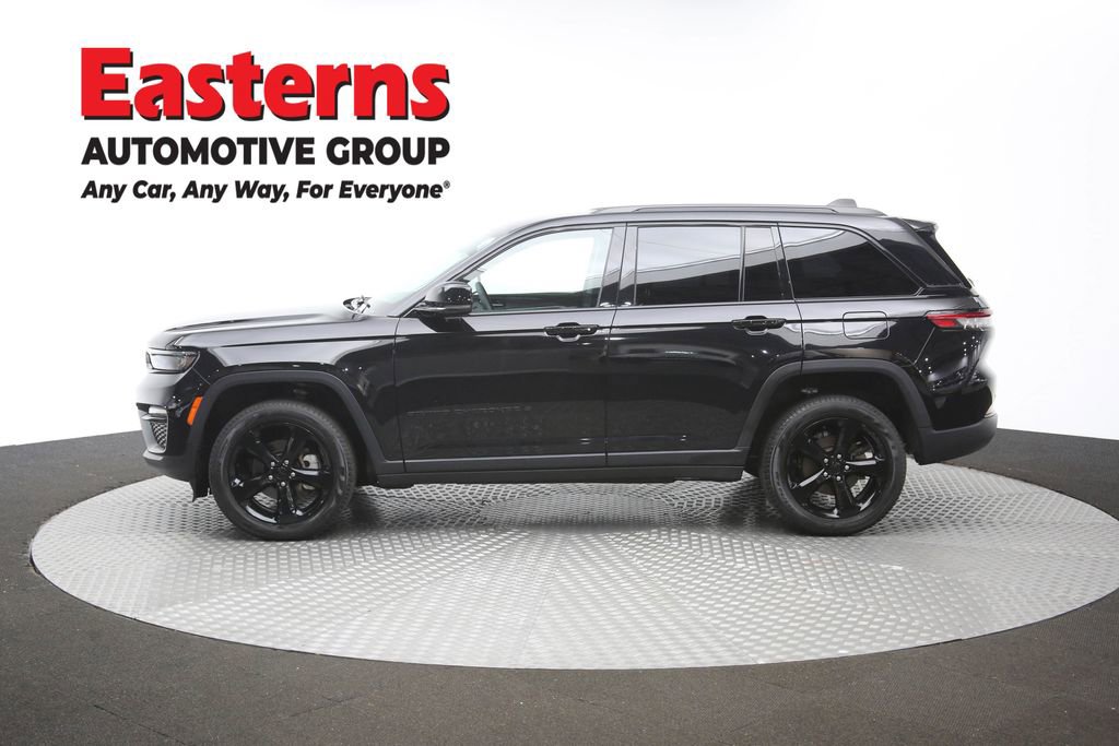 Used 2023 Jeep Grand Cherokee Limited w/ Black Appearance Package AWD/4WD image 61