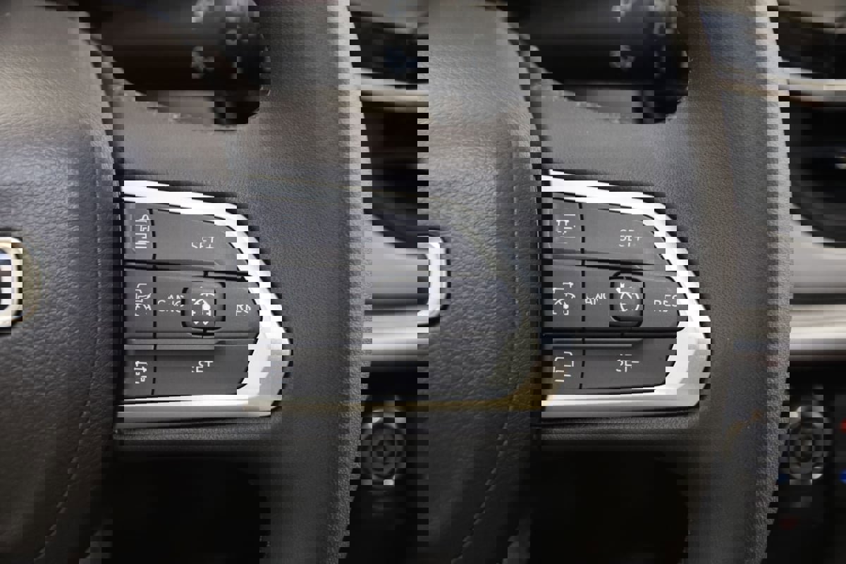 Used 2024 Jeep Compass Limited image 34