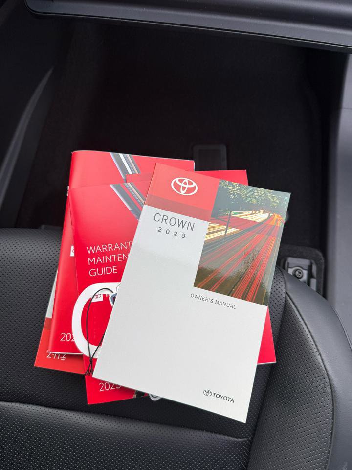Used 2025 Toyota Crown XLE AWD/4WD image 34