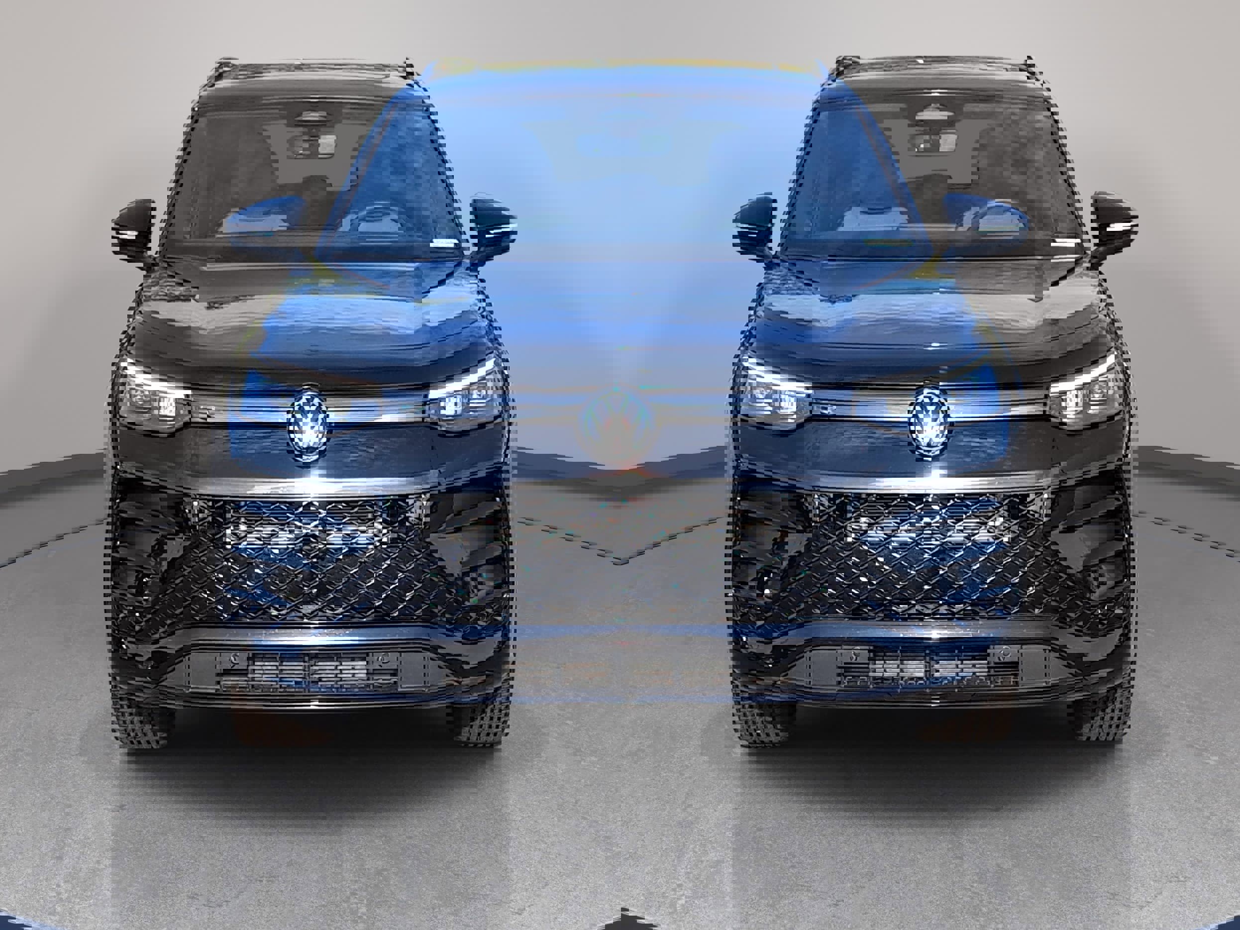 Used 2025 Volkswagen Tiguan SE R-Line image 2