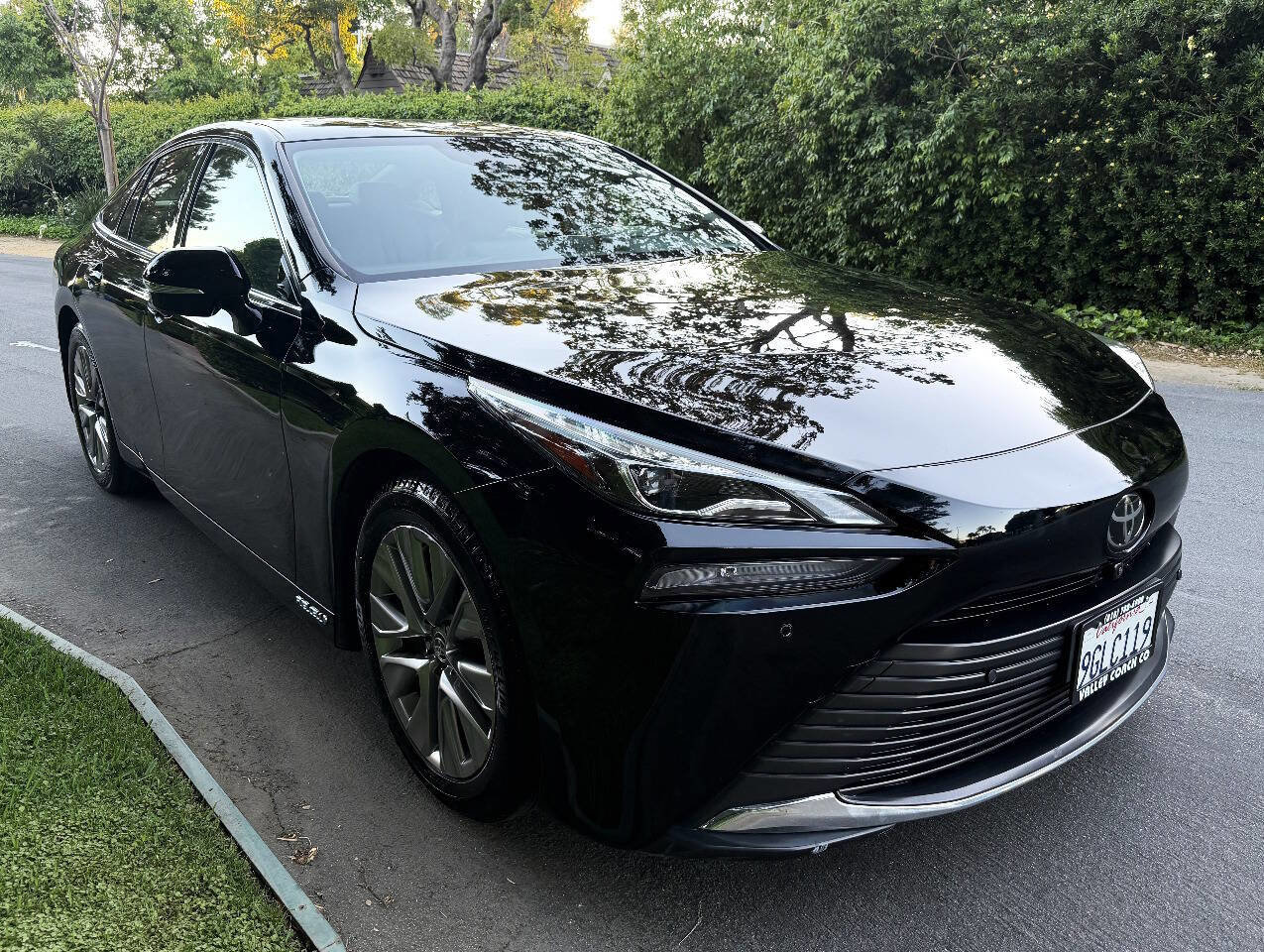 Used 2023 Toyota Mirai w/ Advanced Technology Package image 9