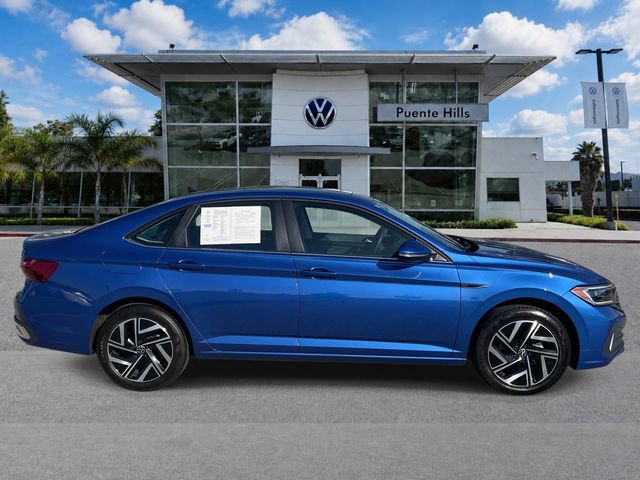Used 2022 Volkswagen Jetta SEL FWD image 3