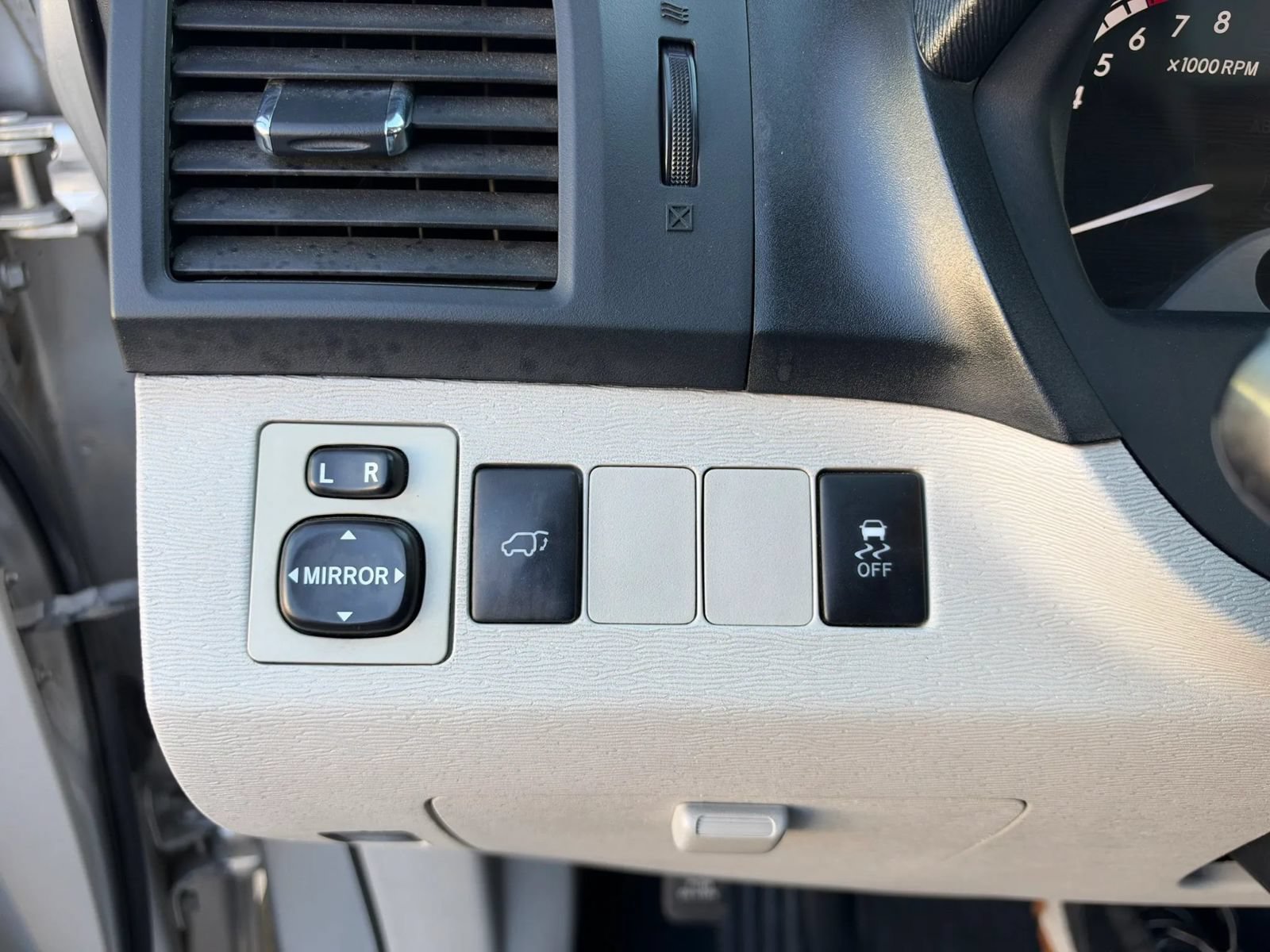 Used 2010 Toyota Venza w/ Leather Pkg FWD image 38