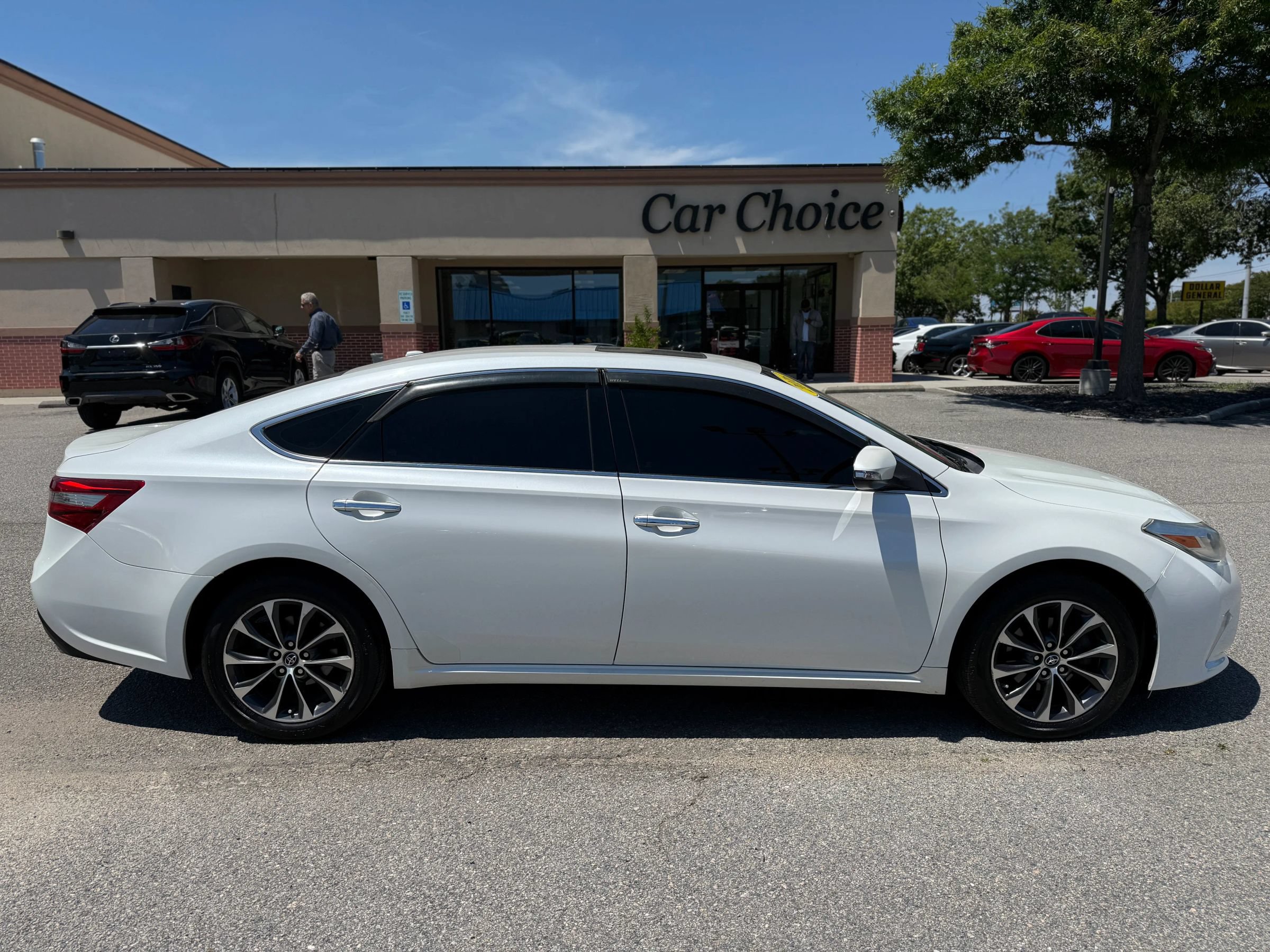 Used 2016 Toyota Avalon XLE Premium FWD image 7