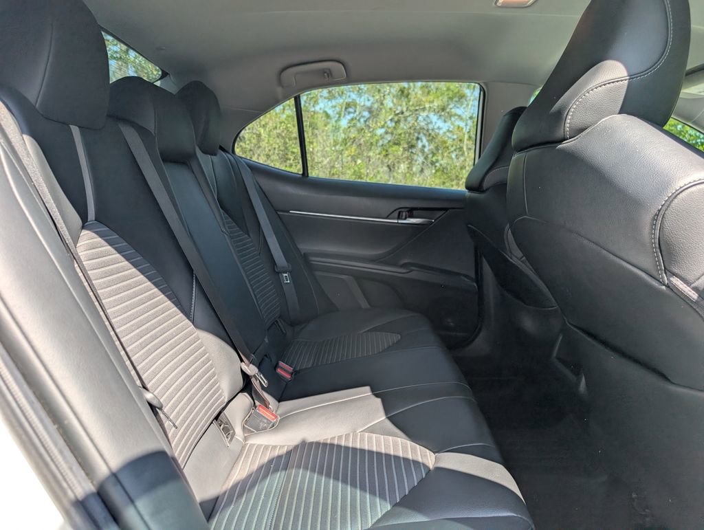 Used 2021 Toyota Camry SE image 16