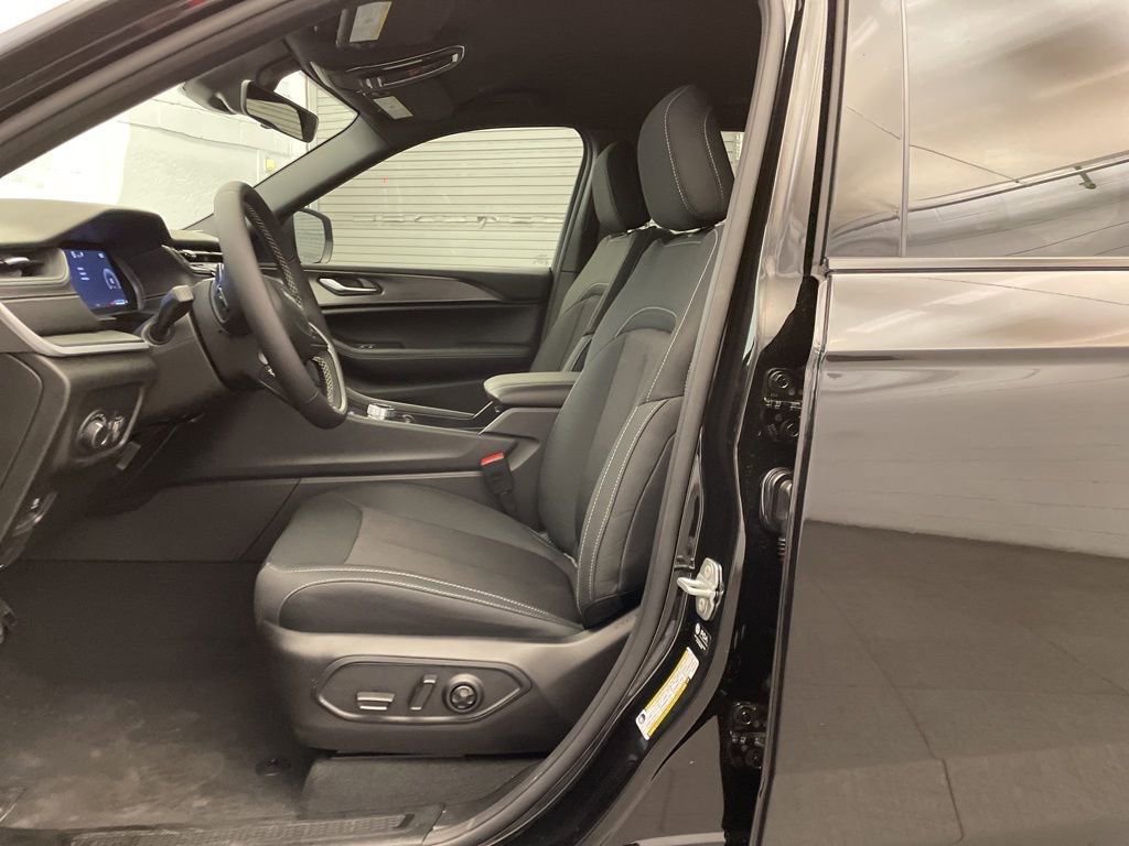 New 2026 Jeep Grand Cherokee L Laredo image 14