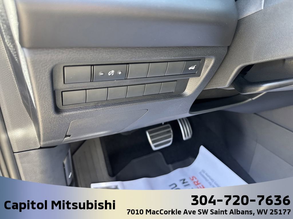 New 2025 Mitsubishi Outlander SEL image 19
