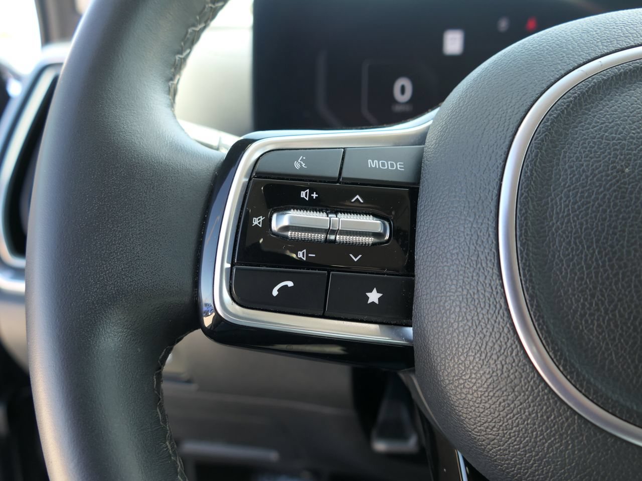 Used 2024 Kia Sorento SX FWD image 13