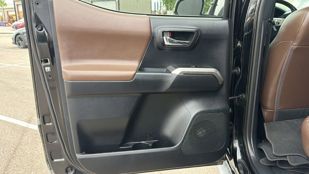 Used 2017 Toyota Tacoma Limited w/ Tow Package AWD/4WD image 34