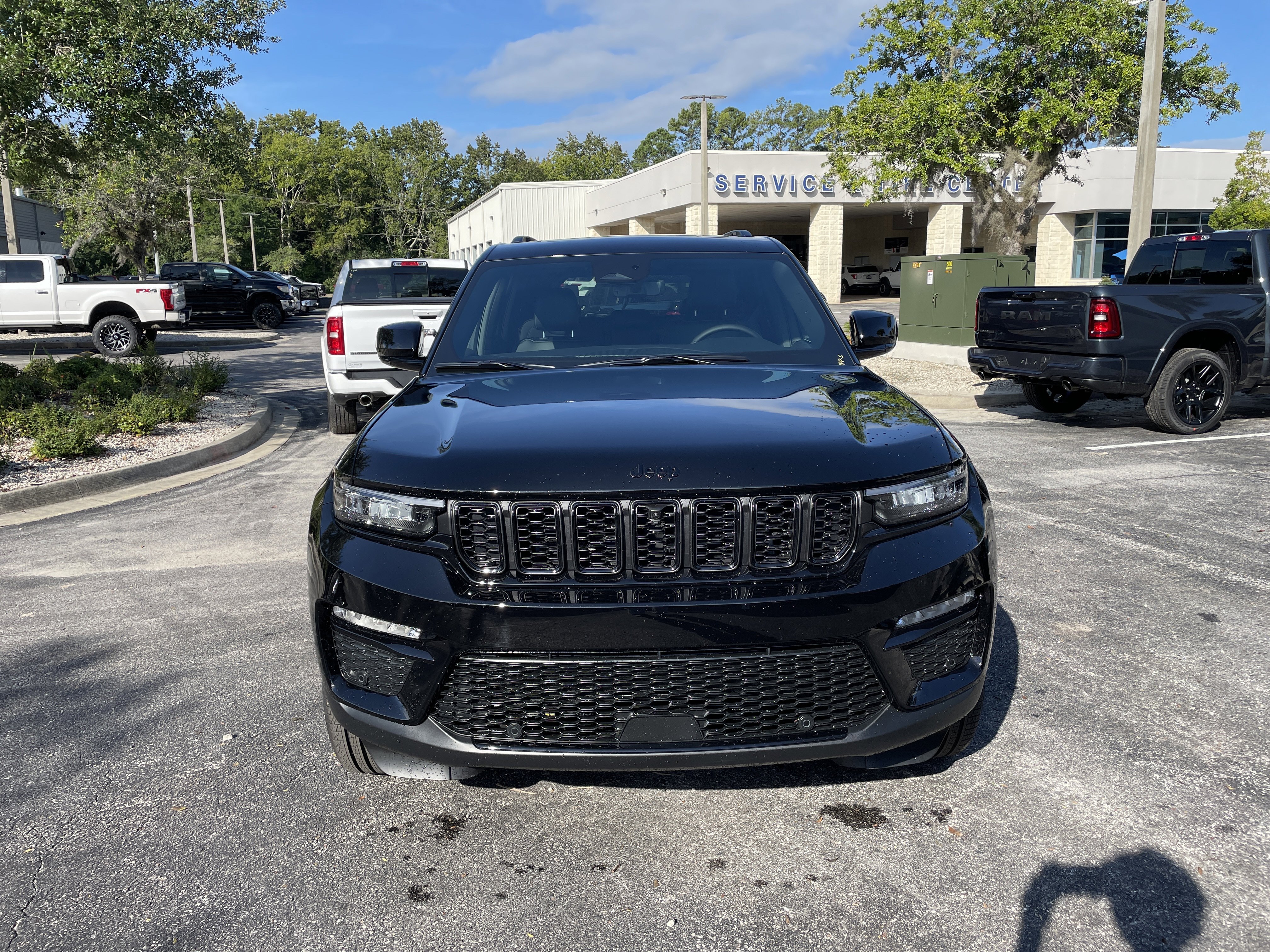 New 2025 Jeep Grand Cherokee Limited w/ Luxury Tech Group II image 2