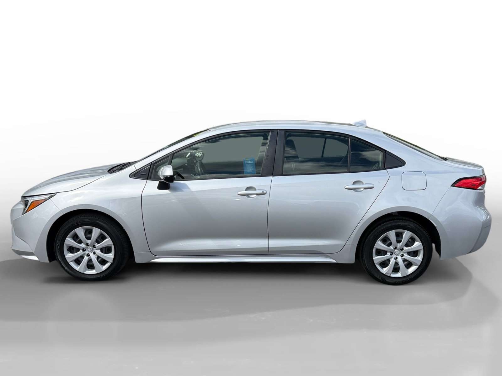 Used 2023 Toyota Corolla LE w/ Carpet Mat Package (TMS) FWD image 2