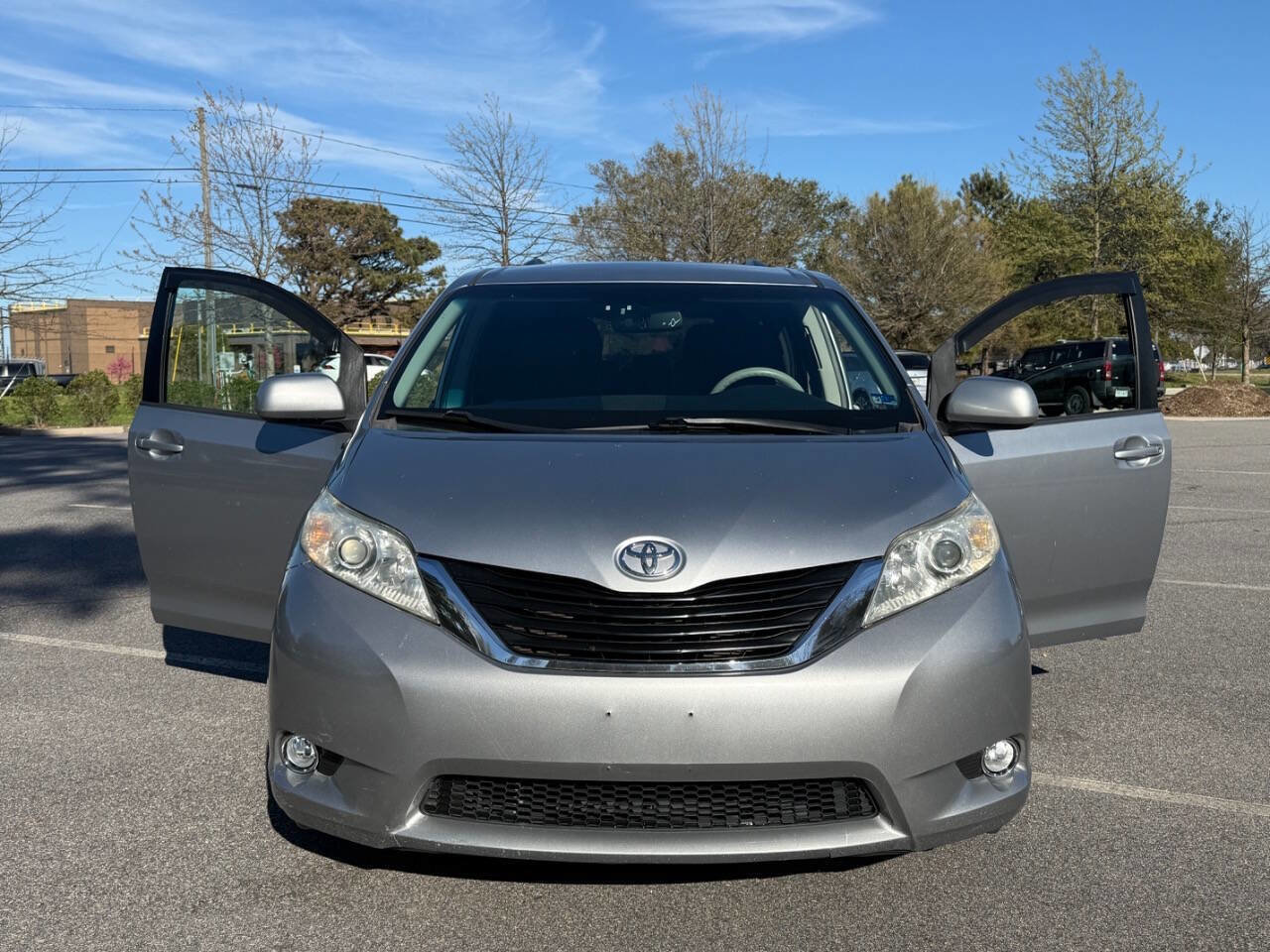 Used 2011 Toyota Sienna LE image 6