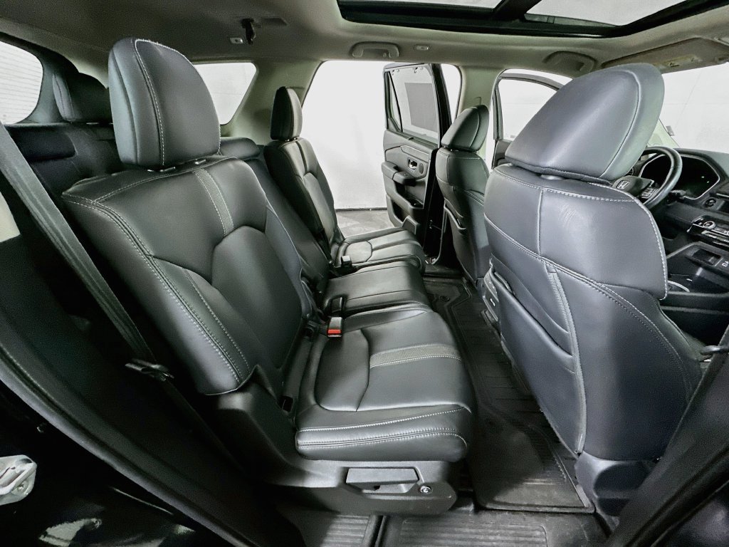 Used 2023 Honda Pilot Touring image 12