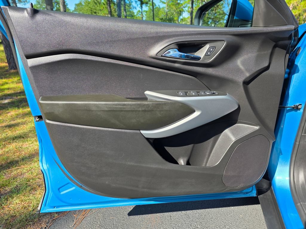 Used 2026 Chevrolet Trax LS w/ LS Convenience Package FWD image 11