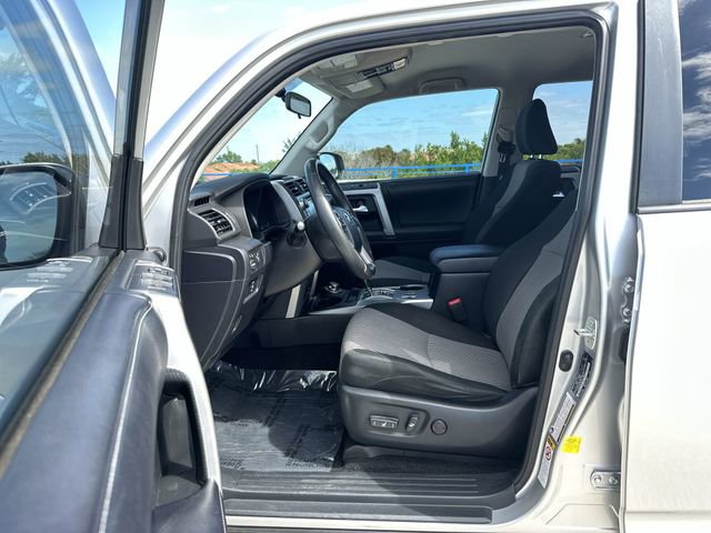 Used 2018 Toyota 4Runner SR5 AWD/4WD image 22