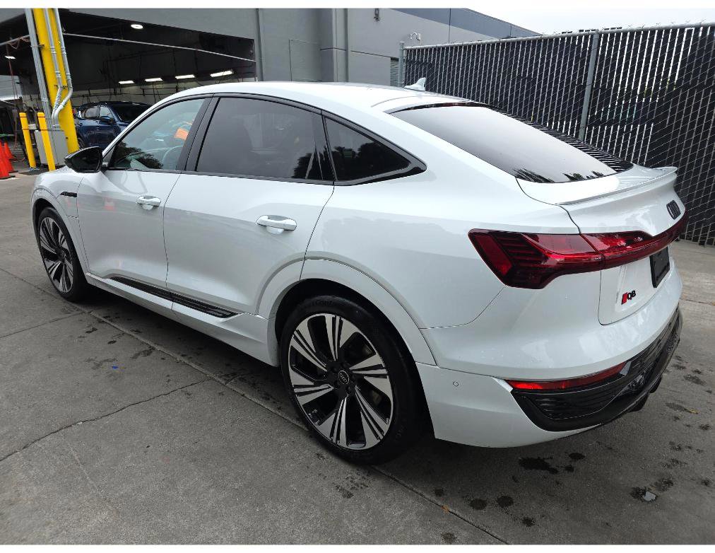 Used 2024 Audi Q8 e-tron Prestige w/ Prestige Package AWD/4WD image 4