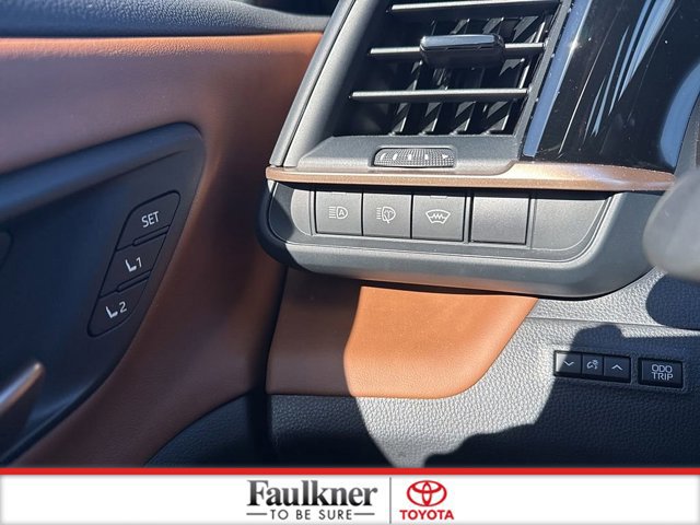 Used 2025 Toyota Crown Signia Limited image 22