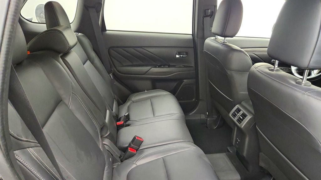 Used 2020 Mitsubishi Outlander SEL AWD/4WD image 18