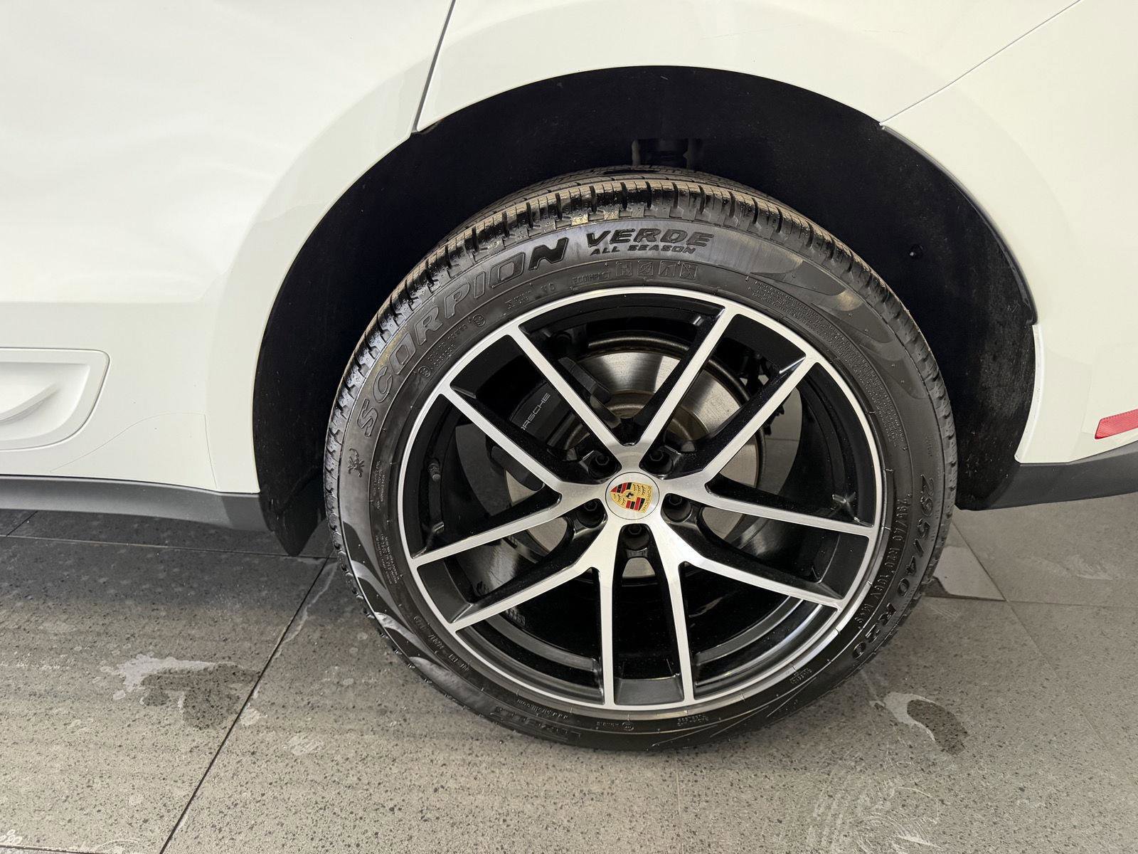 Used 2025 Porsche Macan image 11