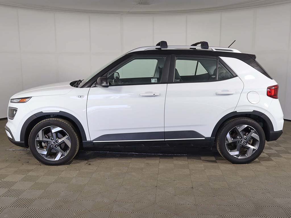 Certified 2024 Hyundai Venue Limited FWD image 10