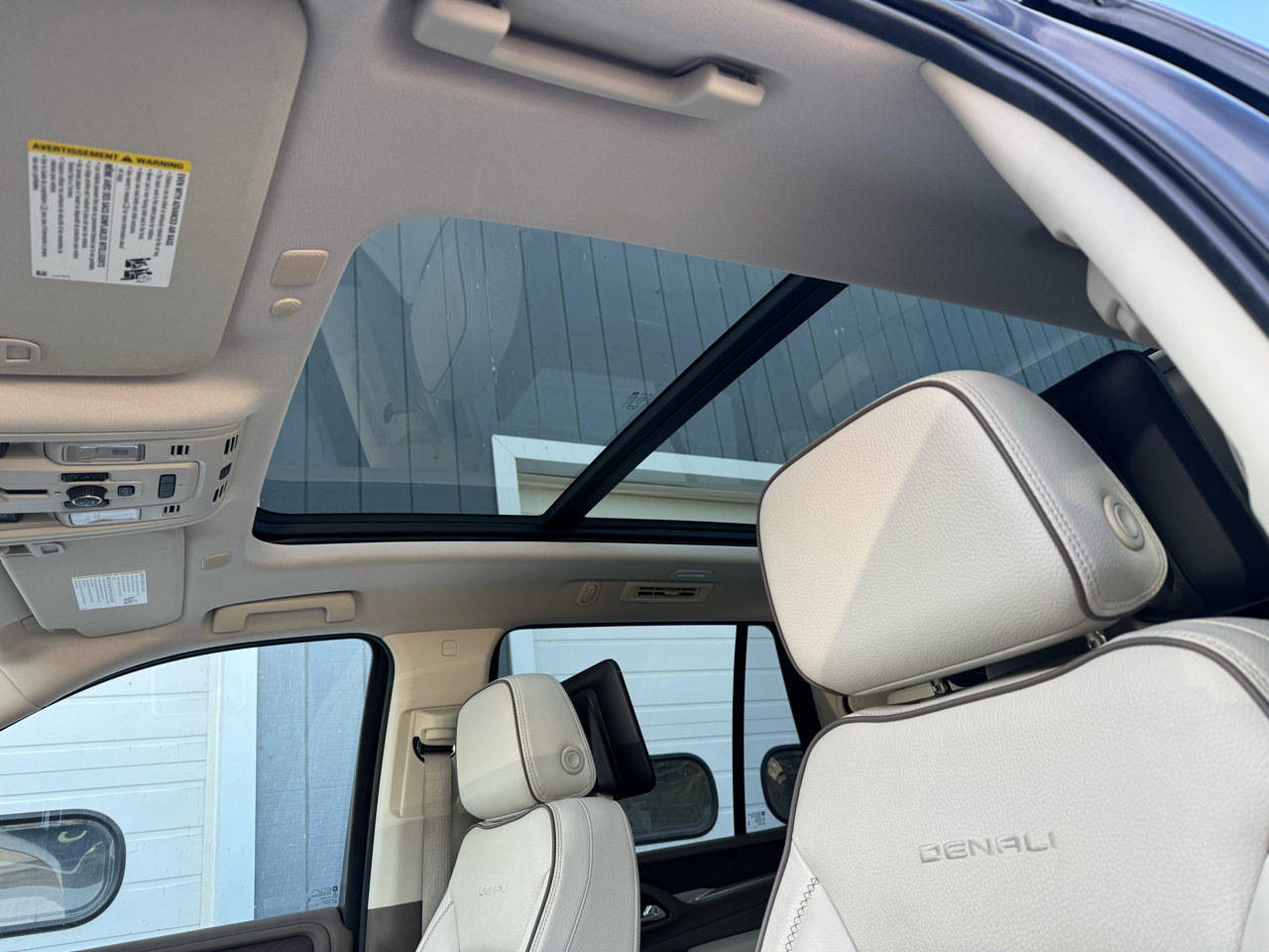 Used 2021 GMC Yukon Denali w/ Denali Ultimate Package image 8